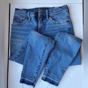 AVA lucky brand jeans. Mid rise, ankle length.